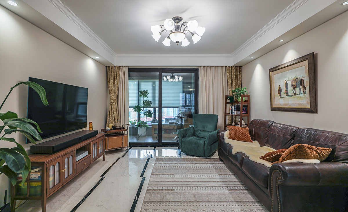    客厅借用过道空间，大大提高了空间利用率。